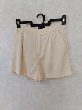 Zara Cream Pleated High-Waist Tailored Shorts Size Medi
